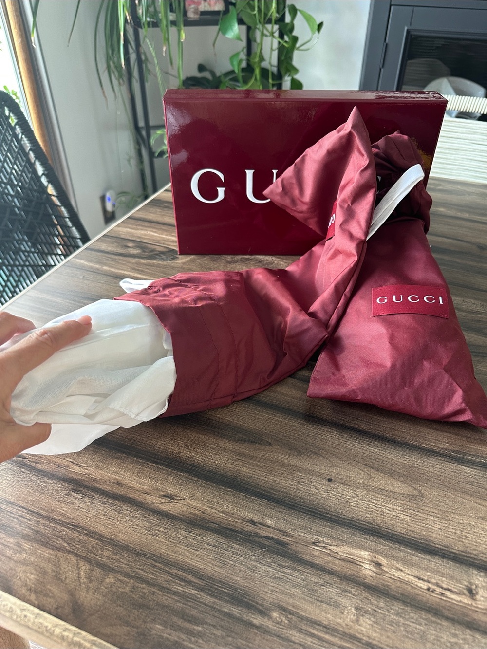 Gucci Signoria Burgundy Patent Leather Slingback Pumps with Gold Chain - Picture 7 of 10